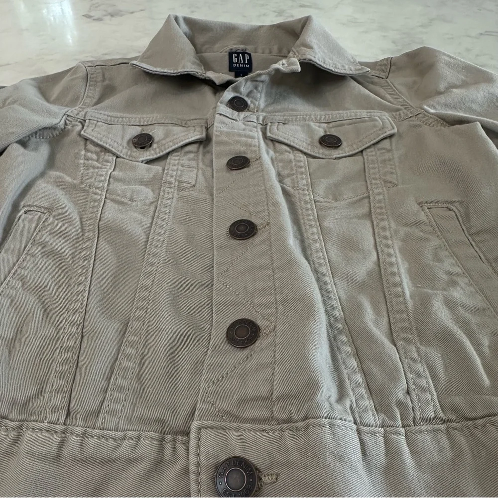 GAP Kids Girls Tan Denim Jacket. Size Small.